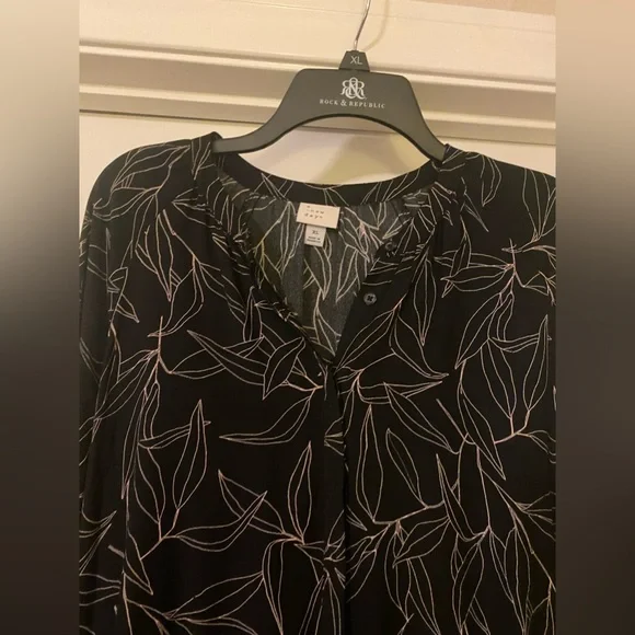 Excellent condition/never worn. Long sleeved and button up dress in front. - Picture 3 of 7